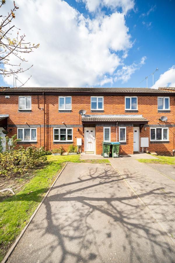 Stylish 3 Bed House, Large Garden, Parking, Wifi - Esho Stays Coventry Bagian luar foto