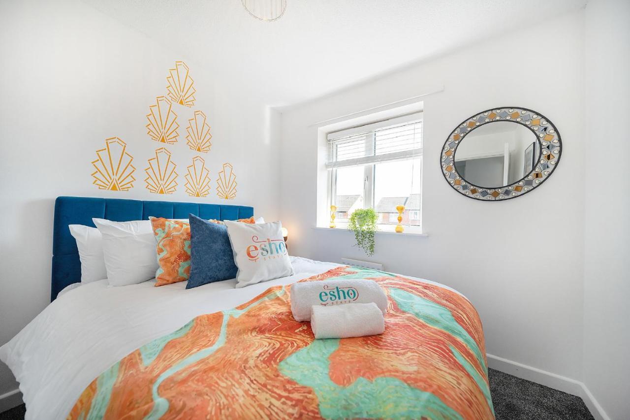 Stylish 3 Bed House, Large Garden, Parking, Wifi - Esho Stays Coventry Bagian luar foto