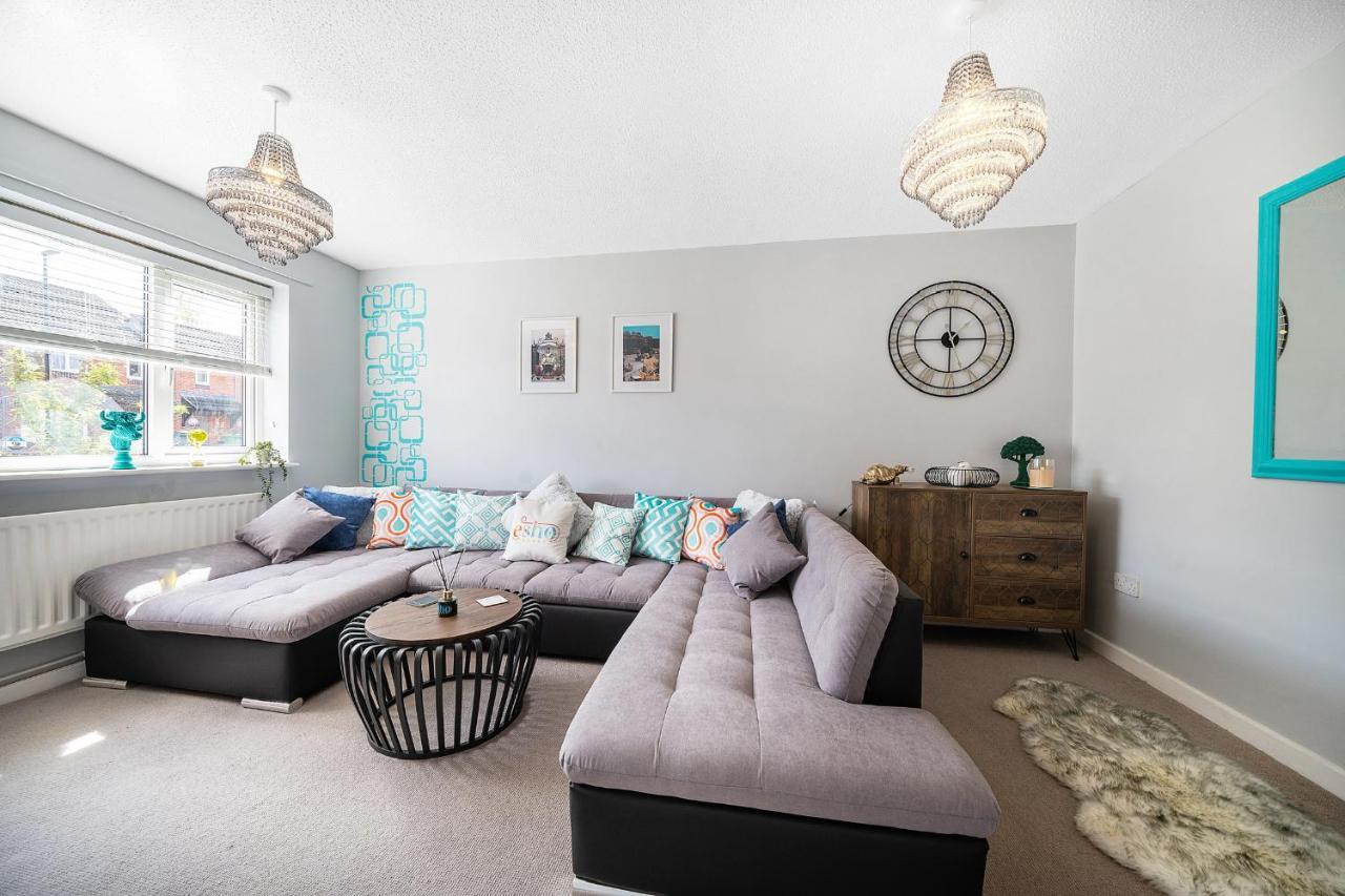 Stylish 3 Bed House, Large Garden, Parking, Wifi - Esho Stays Coventry Bagian luar foto