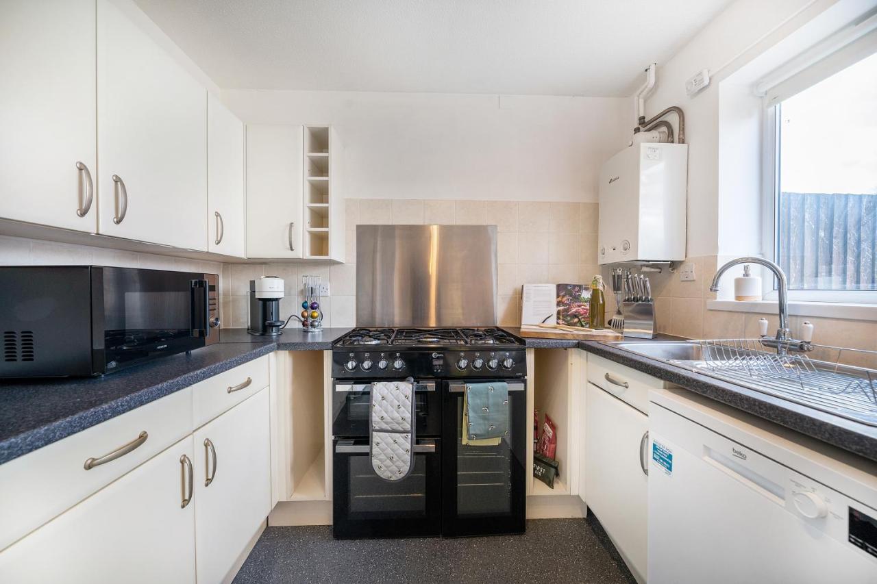 Stylish 3 Bed House, Large Garden, Parking, Wifi - Esho Stays Coventry Bagian luar foto