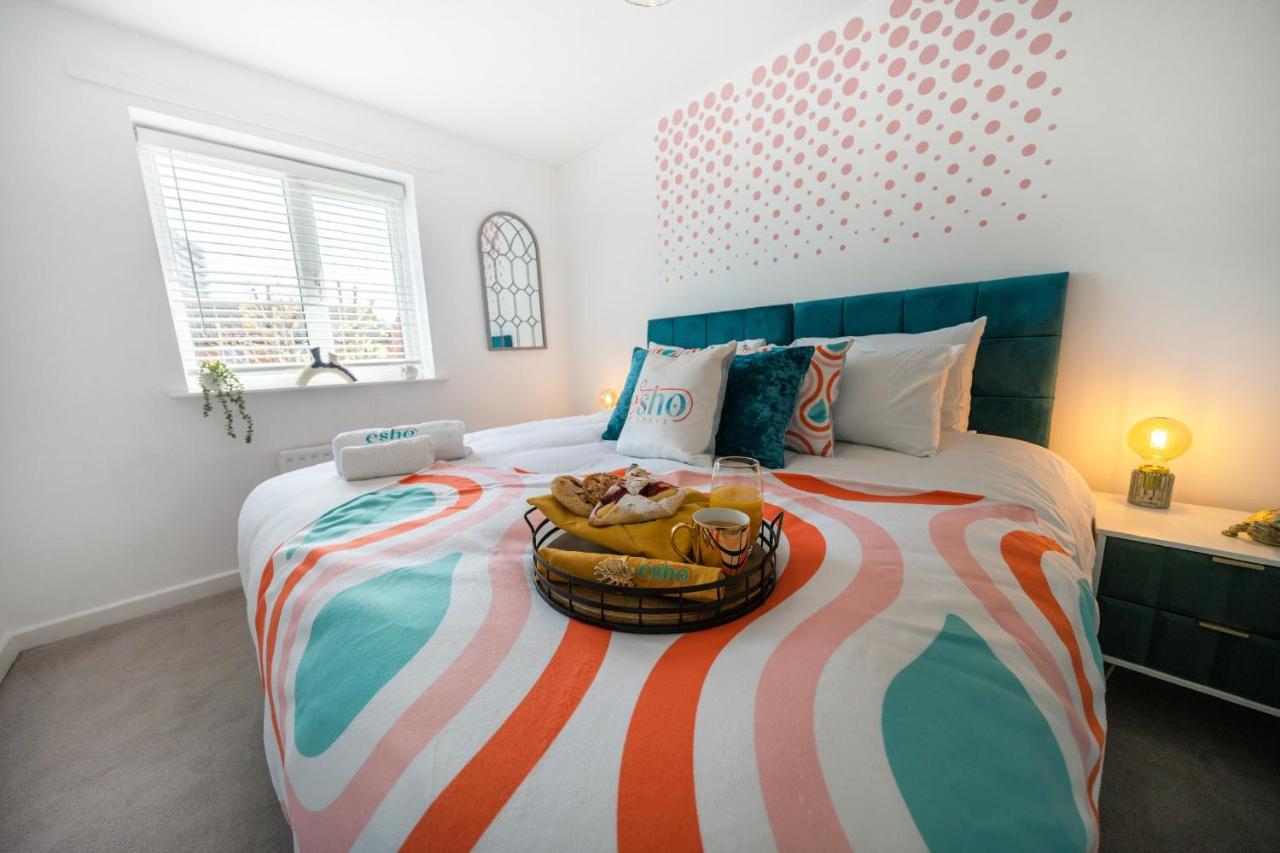 Stylish 3 Bed House, Large Garden, Parking, Wifi - Esho Stays Coventry Bagian luar foto