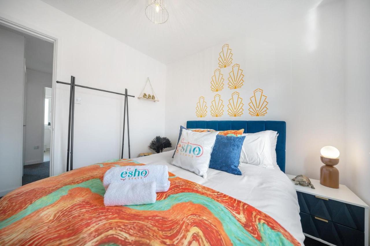Stylish 3 Bed House, Large Garden, Parking, Wifi - Esho Stays Coventry Bagian luar foto