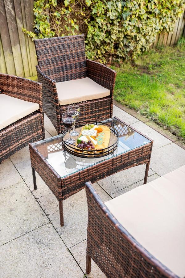 Stylish 3 Bed House, Large Garden, Parking, Wifi - Esho Stays Coventry Bagian luar foto