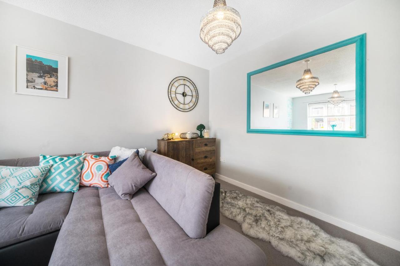 Stylish 3 Bed House, Large Garden, Parking, Wifi - Esho Stays Coventry Bagian luar foto